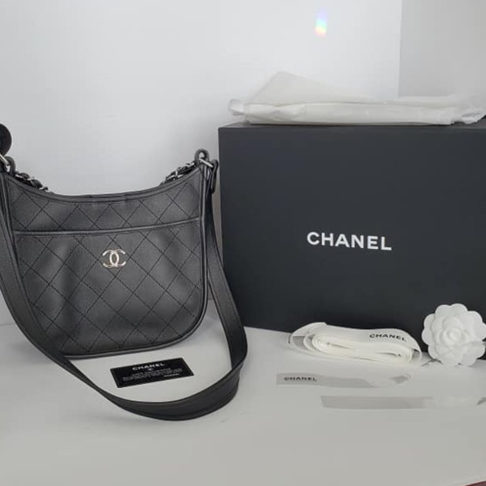 Chanel 2018 Black Metallic Quilted Leather Hobo Messenger Bag AUTHENTIC